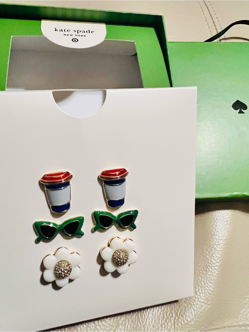 kate spade Sunglasses, Daisy & Cup 3-Pair Earring Set - Green, White, Blue. NWT - Picture 4 of 7